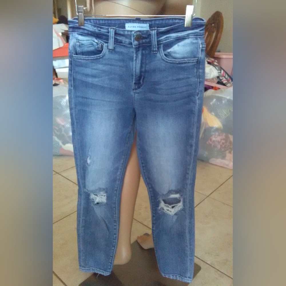 BNWOT FLYING MONKEY JEANS DISTRESSED WHITE WASH ANKLE LENGTH SZ. 27
